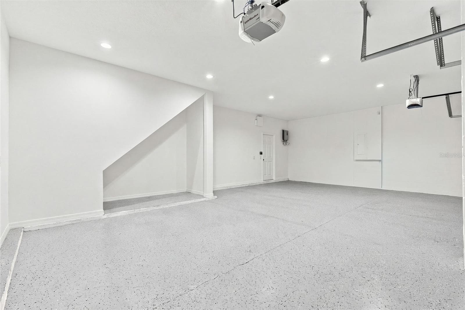 3-car Garage - 1306 GARDEN STONE LN, BRANDON