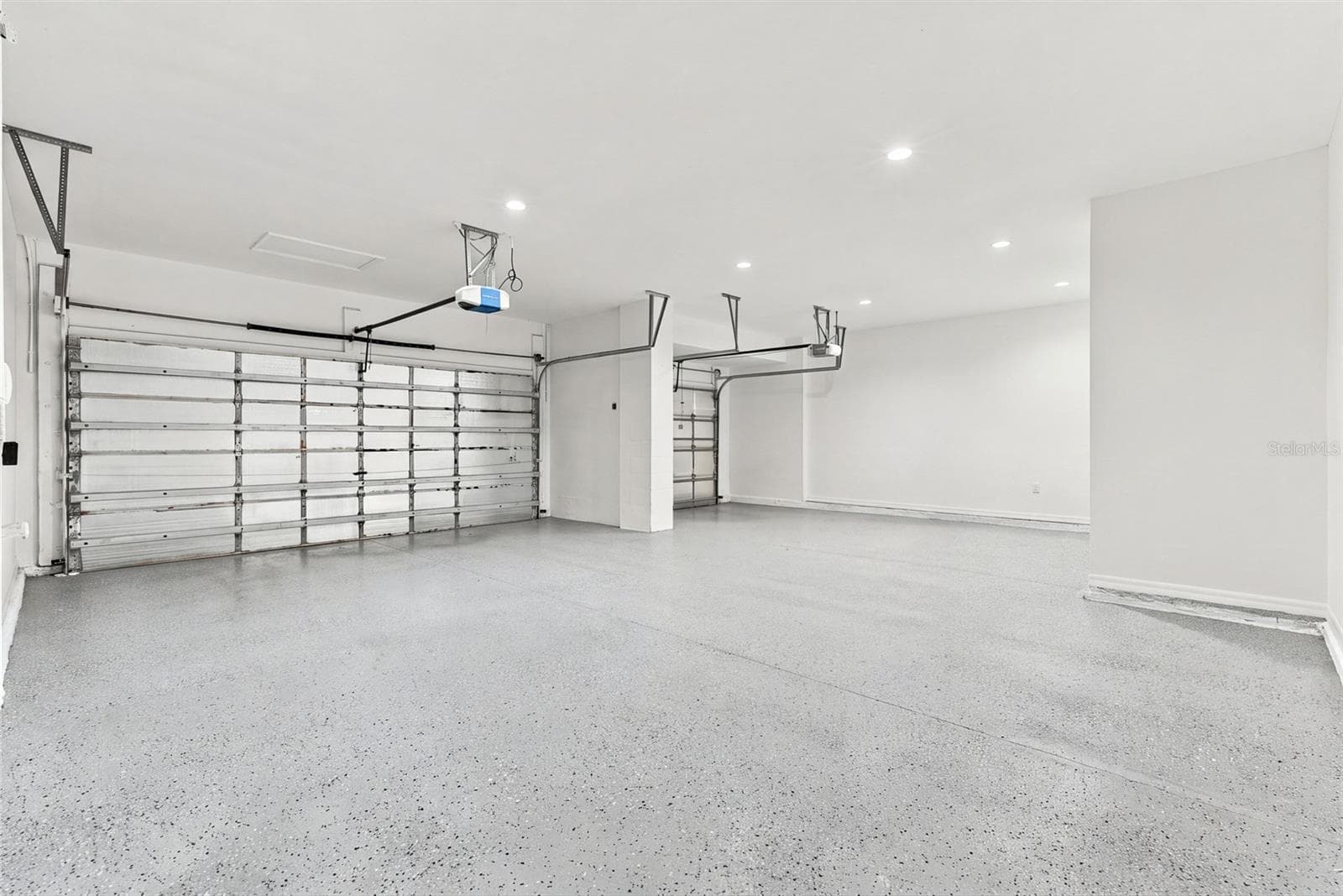 3-car Garage - 1306 GARDEN STONE LN, BRANDON