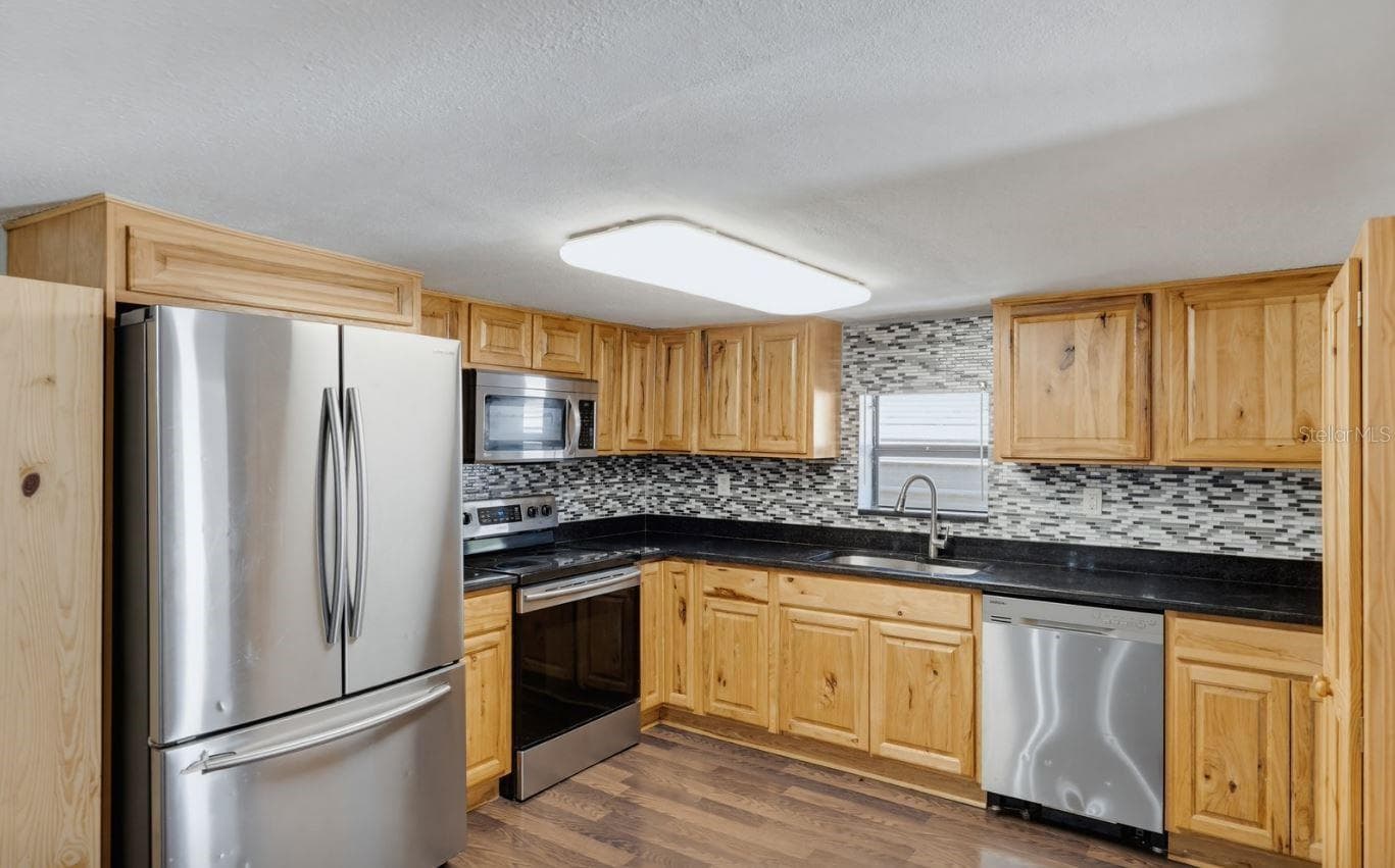 Mobile Home at 4106 WEDGEMERE DR, TAMPA, photo 9 of 50