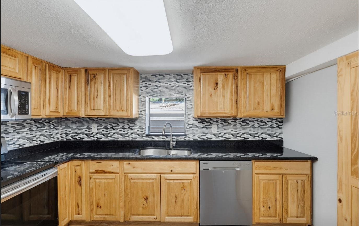 Mobile Home at 4106 WEDGEMERE DR, TAMPA, photo 11 of 50