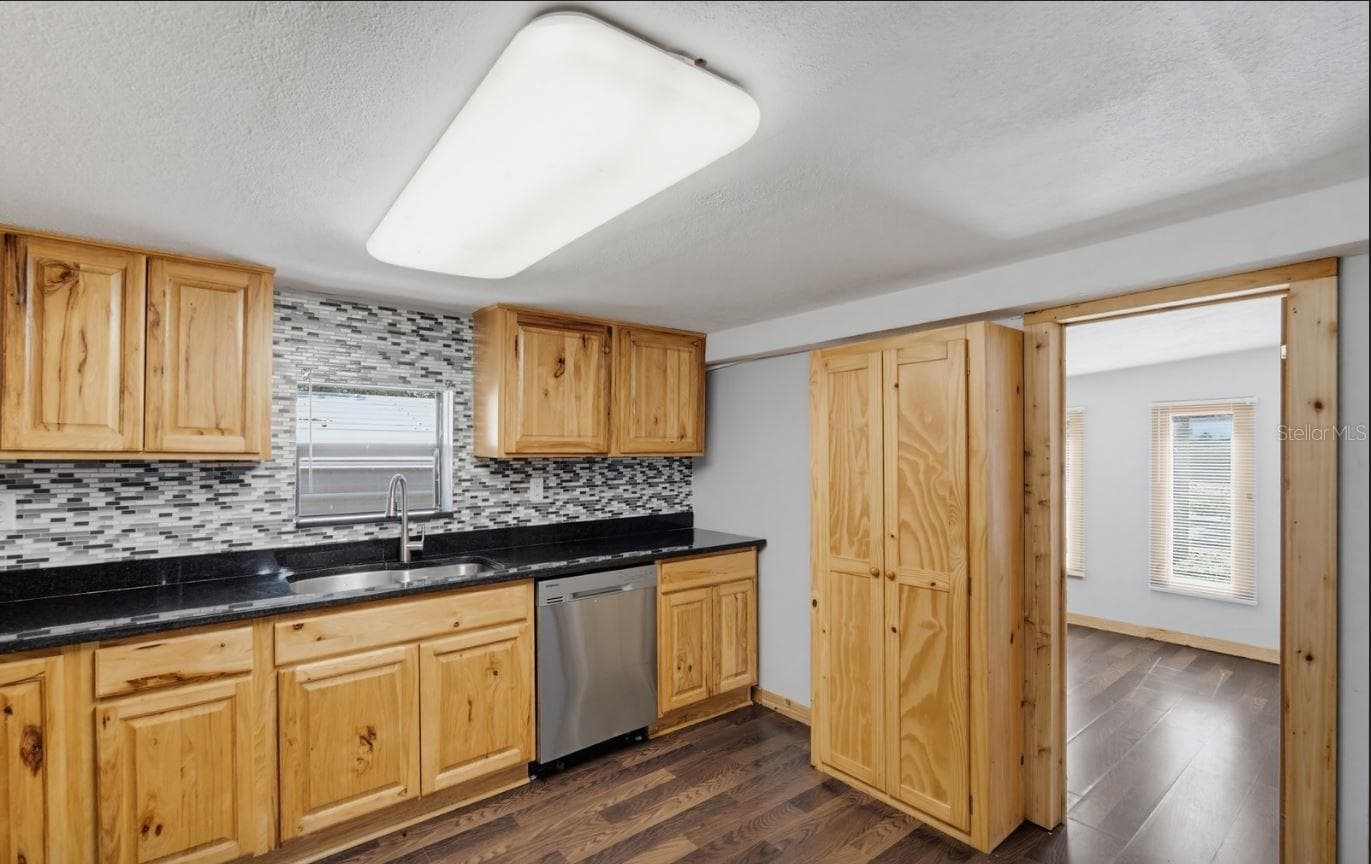 Mobile Home at 4106 WEDGEMERE DR, TAMPA, photo 12 of 50