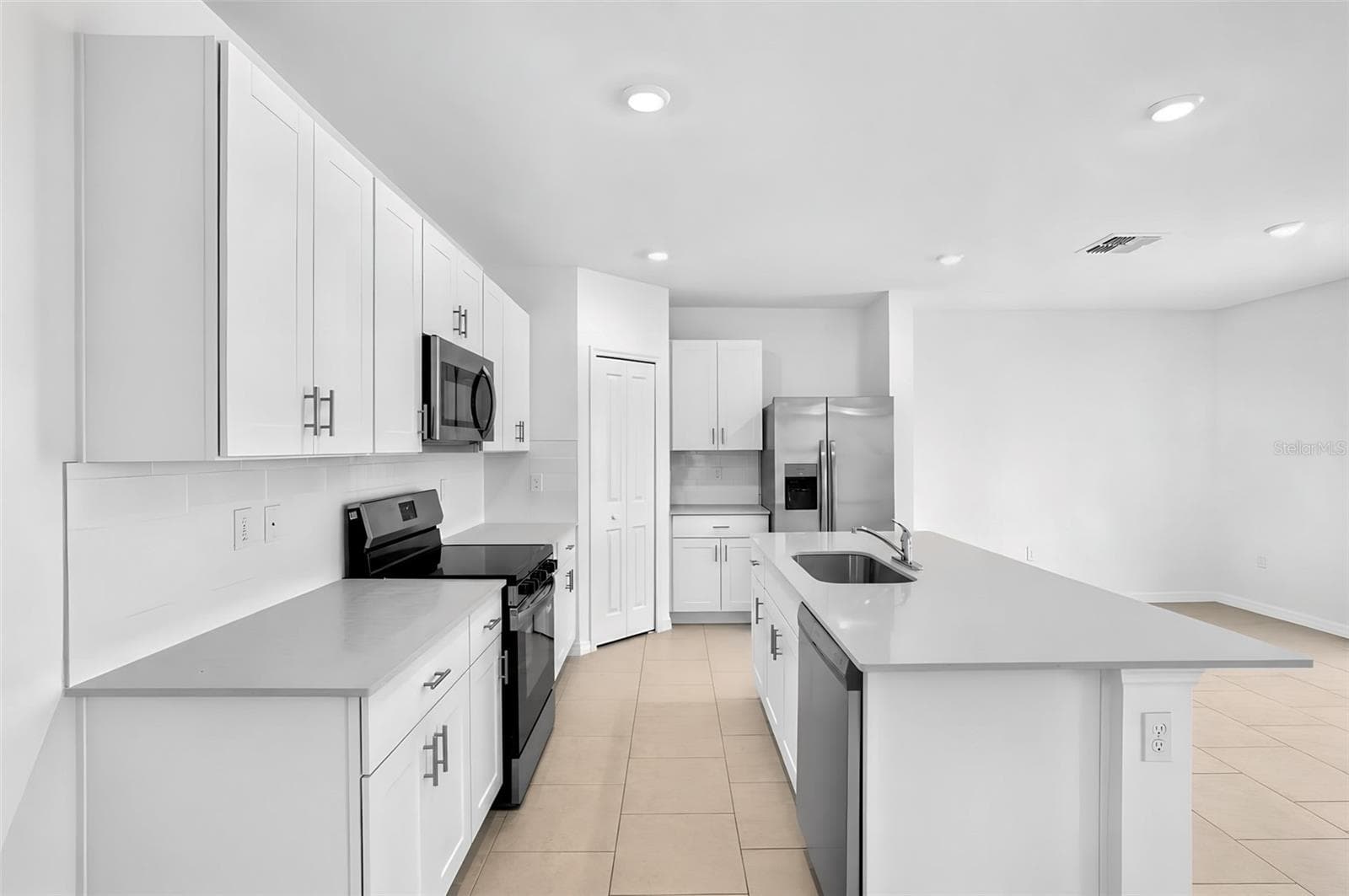 Single Family Residence at 18051 MELLON ST, PARRISH, photo 6 of 17