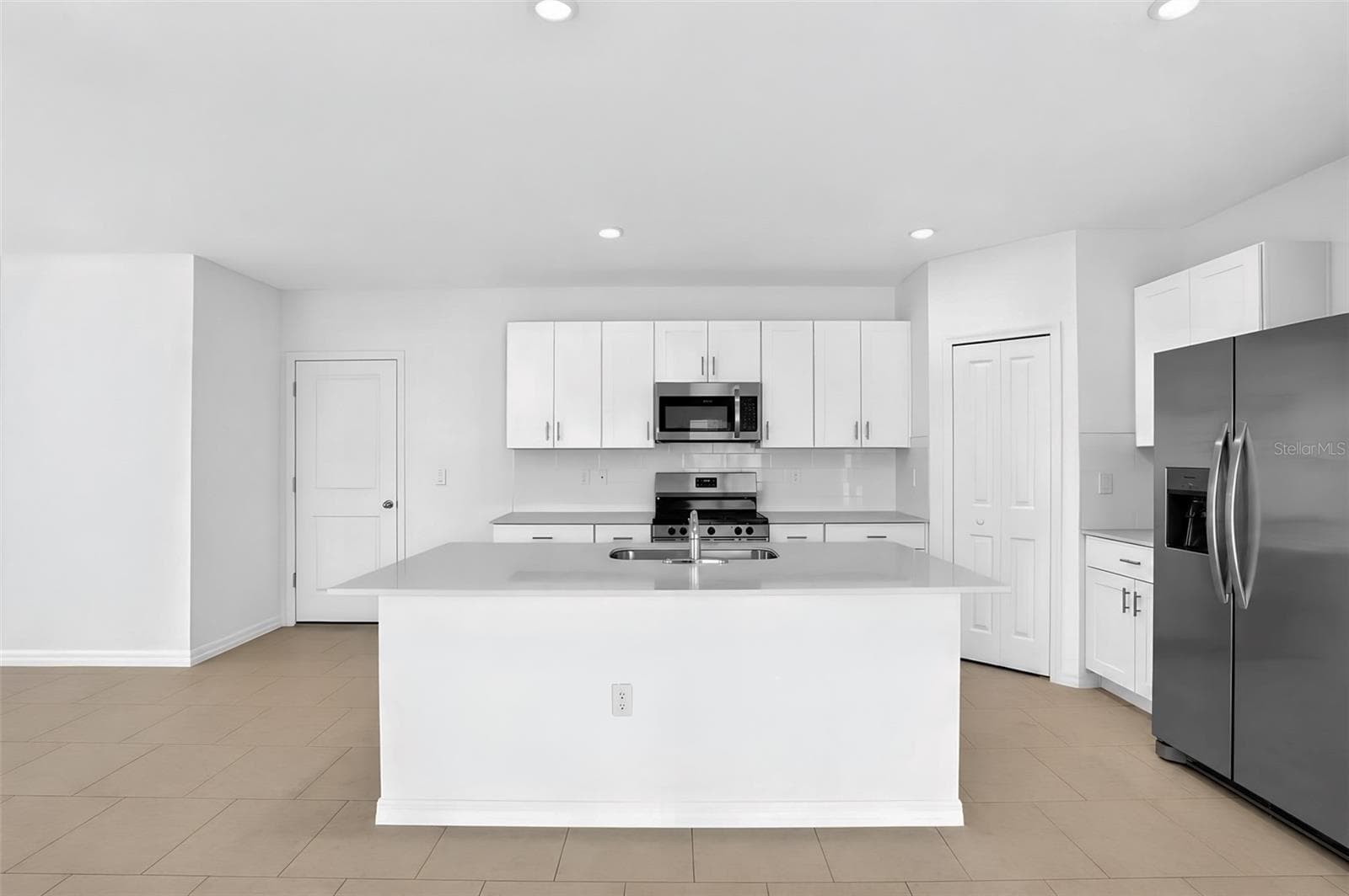 Single Family Residence at 18051 MELLON ST, PARRISH, photo 7 of 17