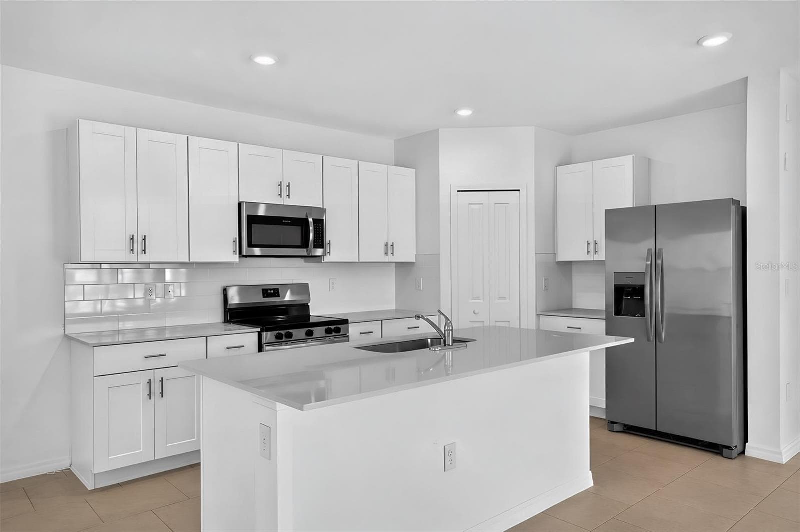 Single Family Residence at 18051 MELLON ST, PARRISH, photo 8 of 17