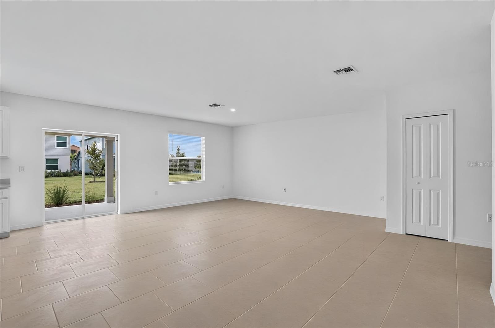 Single Family Residence at 18111 MELLON ST, PARRISH, photo 5 of 19