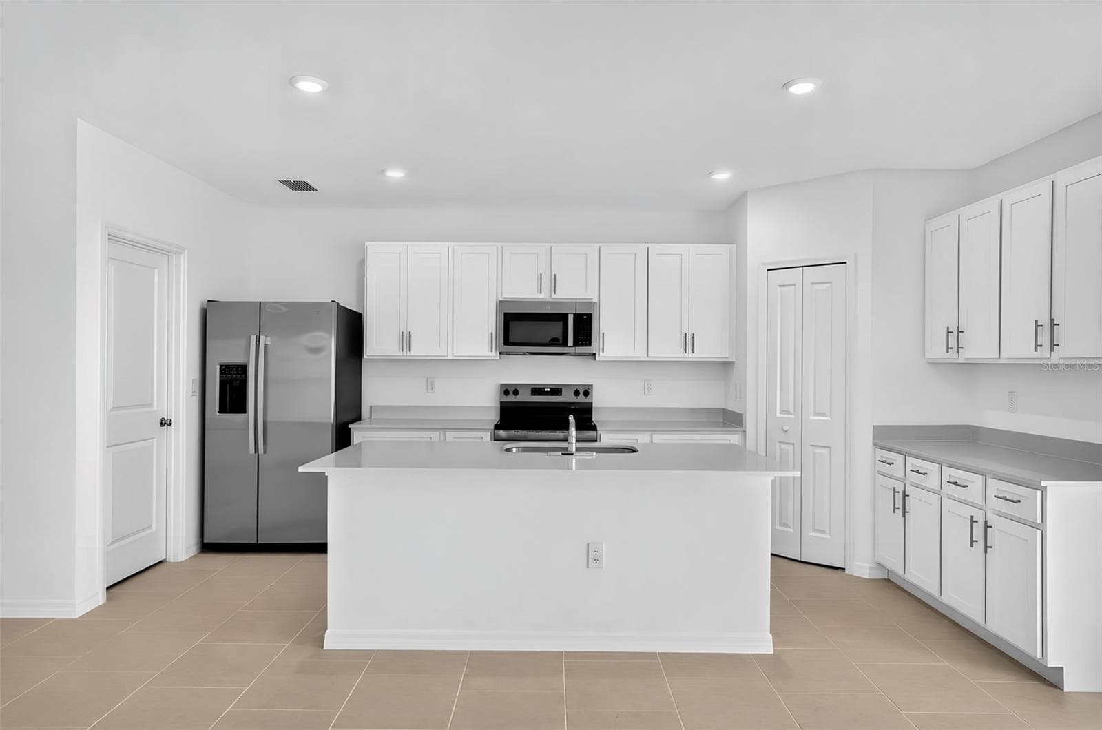 Single Family Residence at 18111 MELLON ST, PARRISH, photo 8 of 19