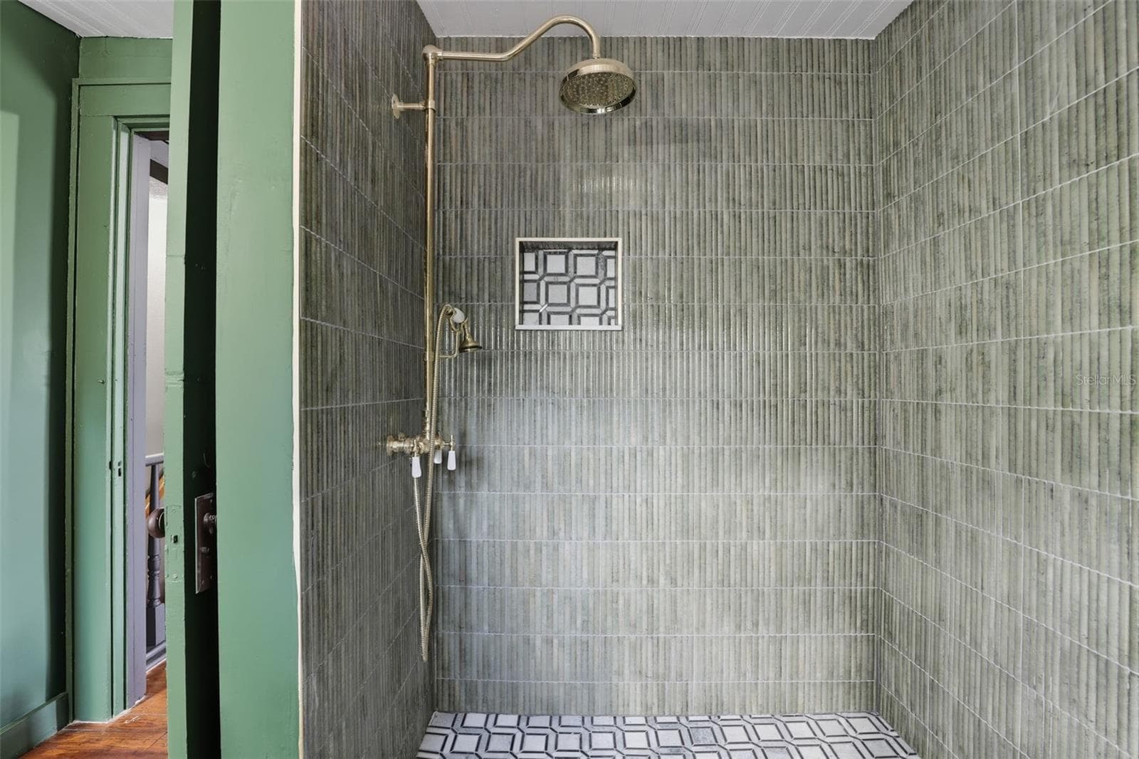 Upstairs Full Bath - 1510 WASHINGTON AVE, EUSTIS