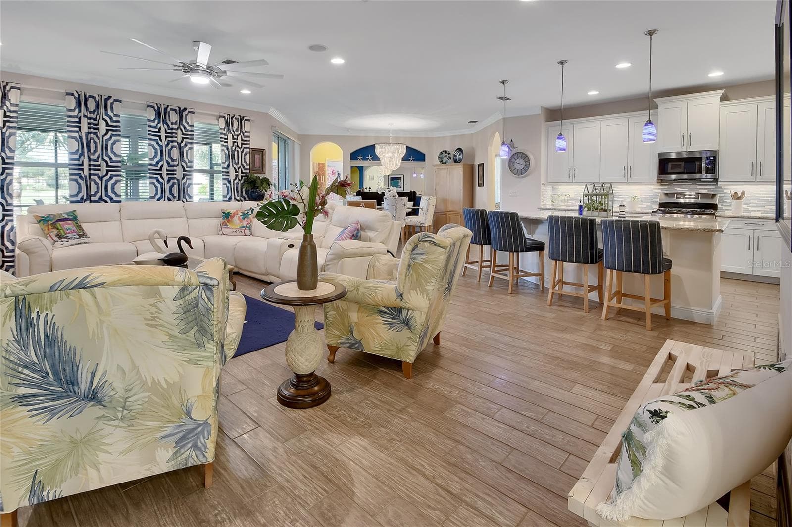 Gathering area - 126 MYRTLEBERRY LN, DELAND