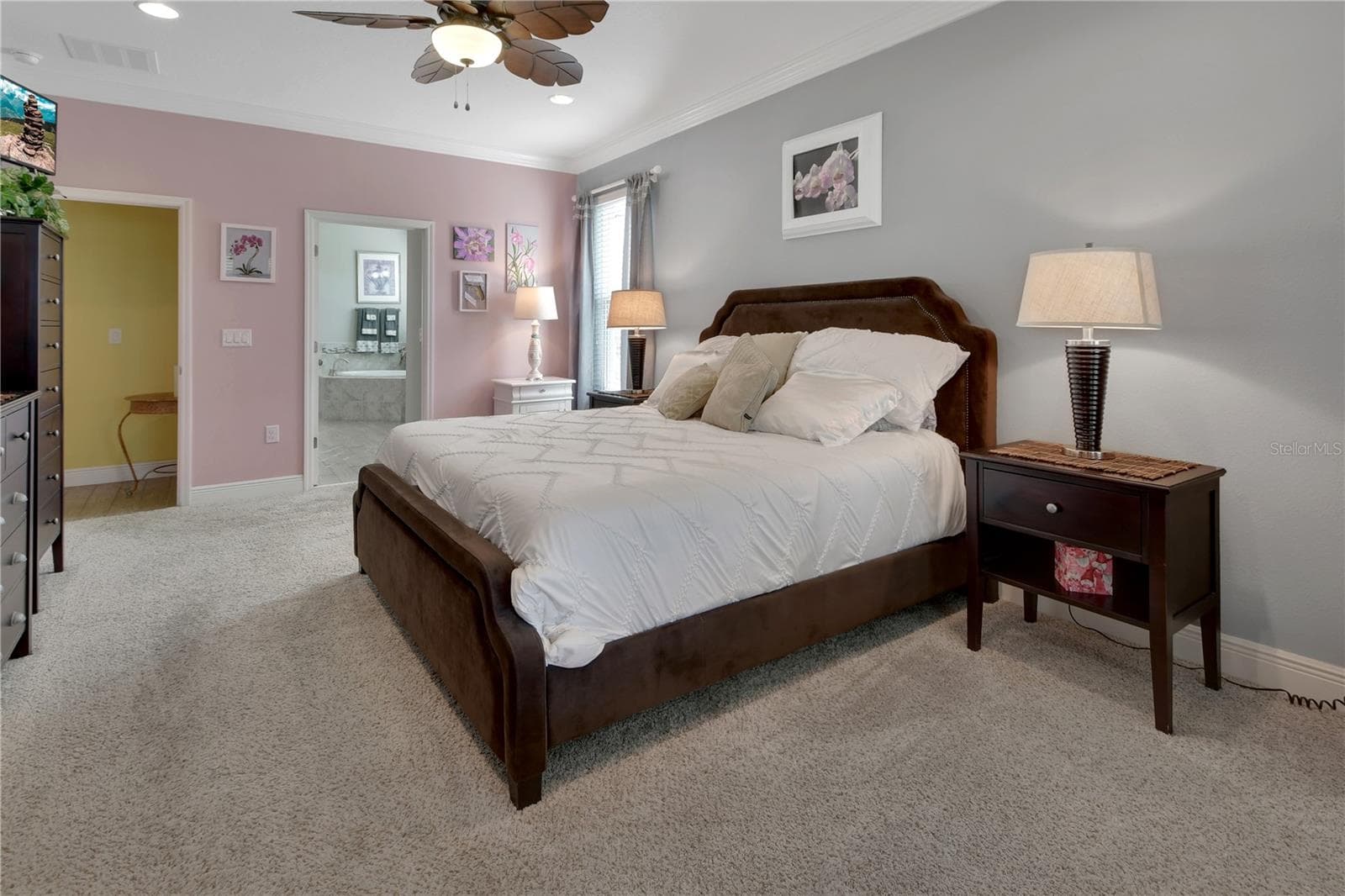 Entrance to en-suite with door - 126 MYRTLEBERRY LN, DELAND