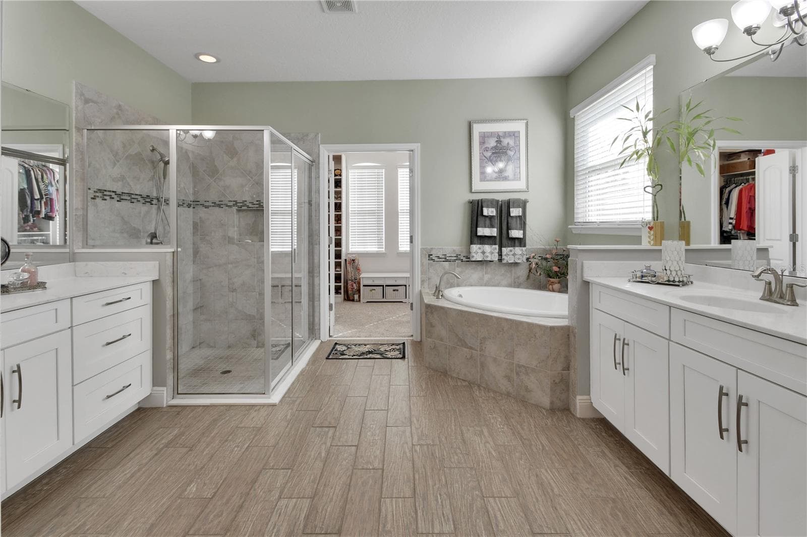 En-suite bathroom - 126 MYRTLEBERRY LN, DELAND