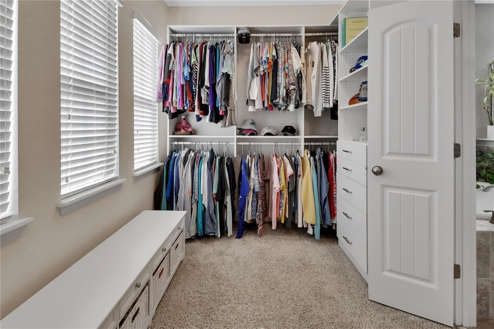 Built-in drawers and shelves - 126 MYRTLEBERRY LN, DELAND