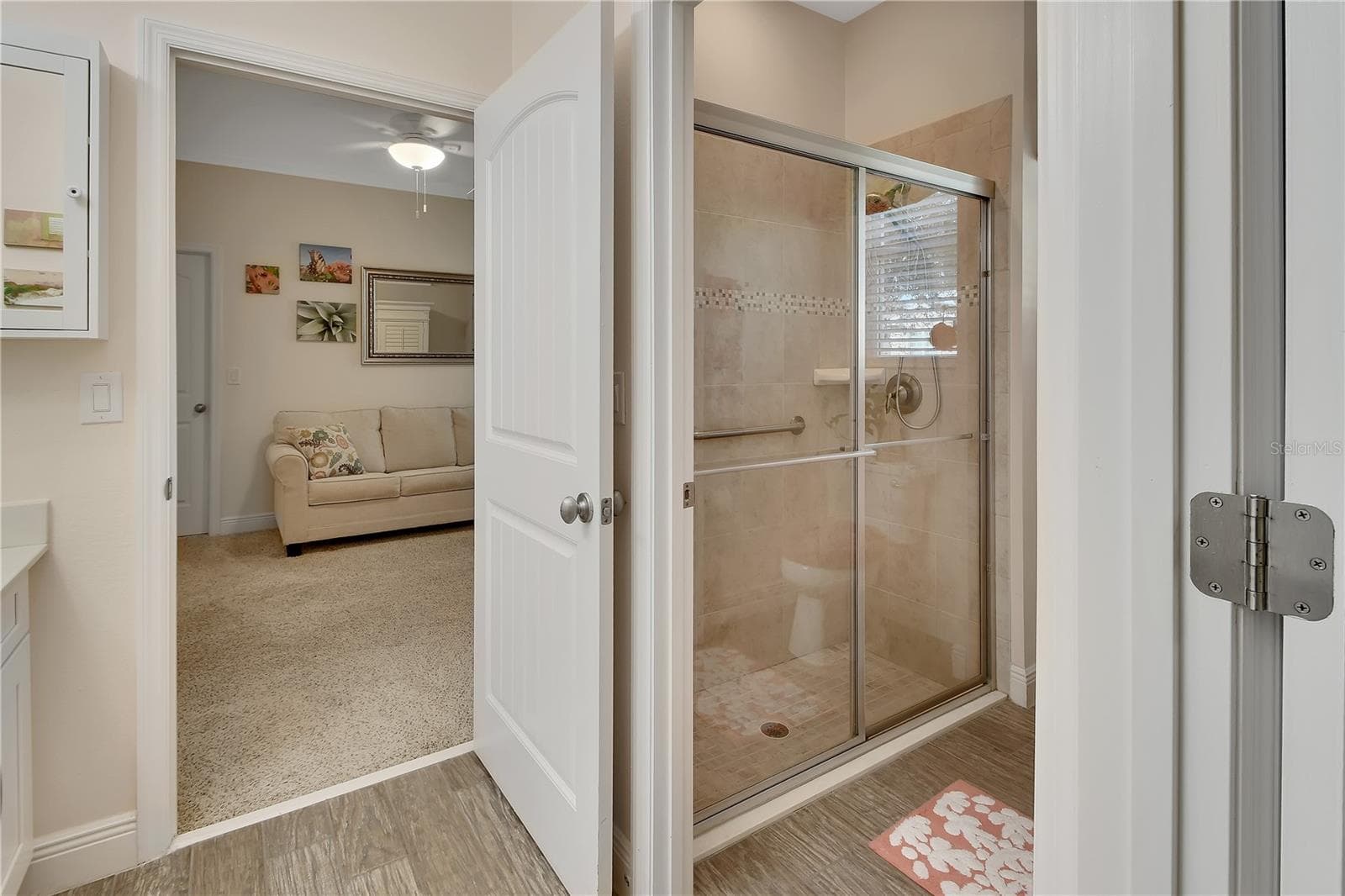 Walk-in shower with grab bar - 126 MYRTLEBERRY LN, DELAND