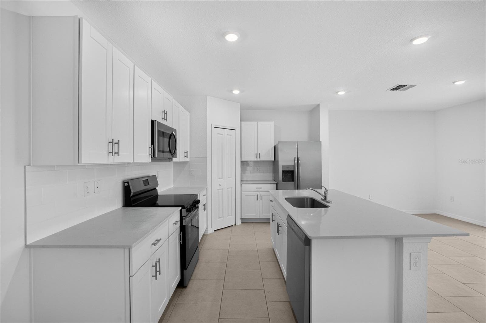Single Family Residence at 18127 MELLON ST, PARRISH, photo 7 of 19