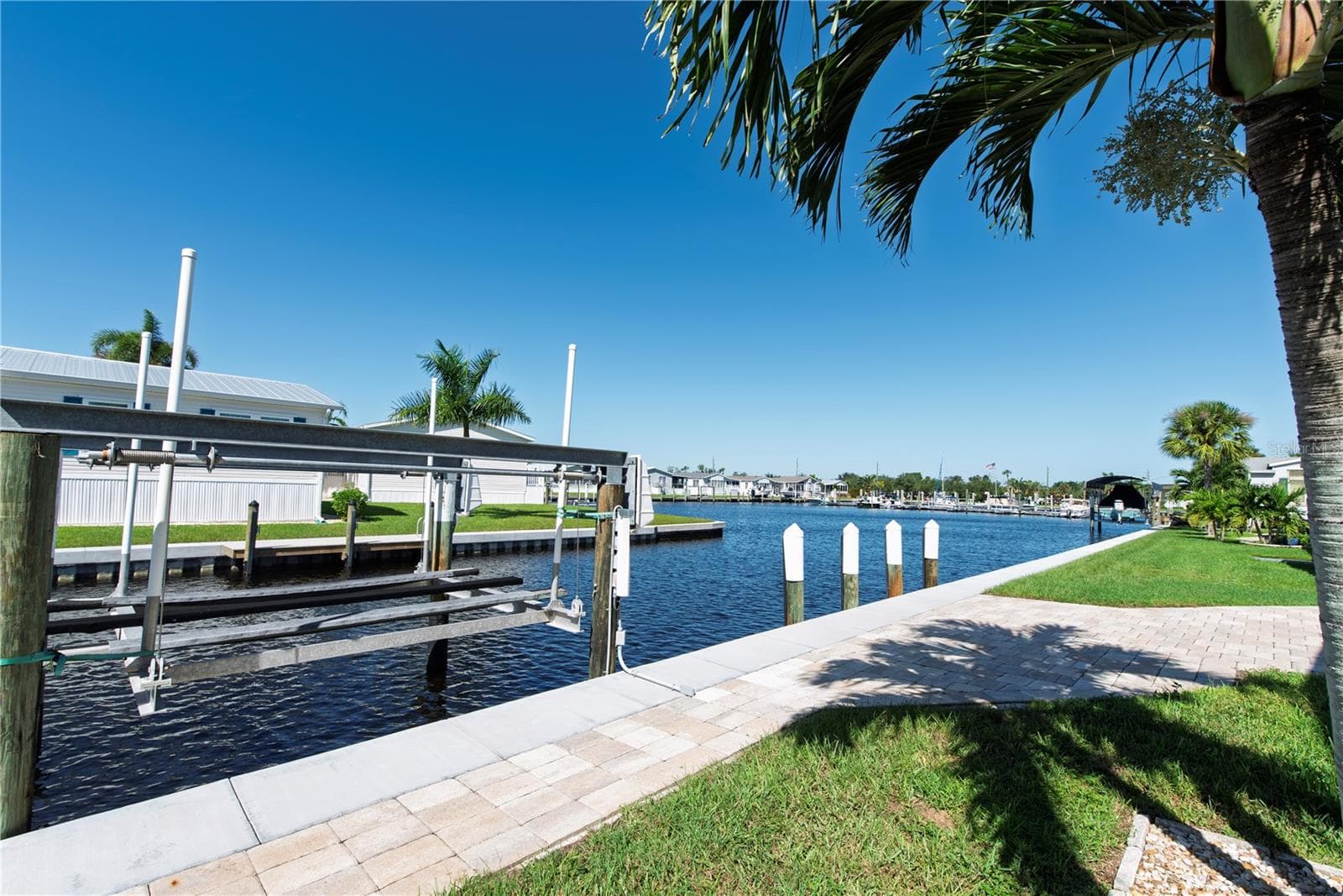 Lift / Canal - 35 EMDEN CIR, PUNTA GORDA