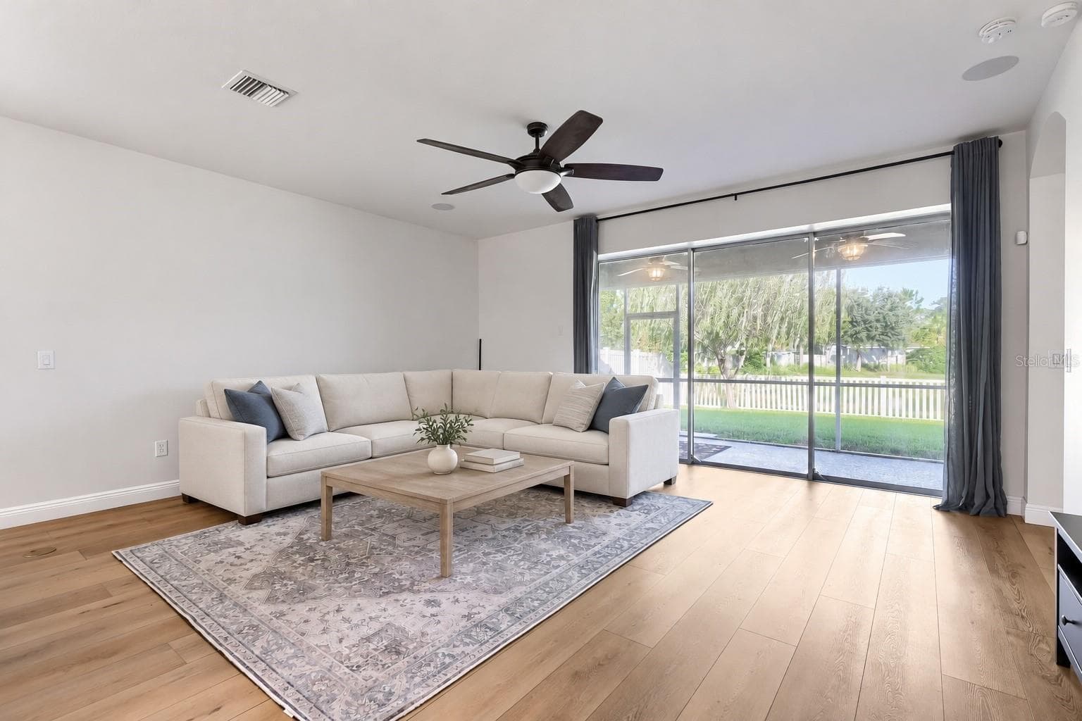 Single Family Residence at 17735 BRIGHT WHEAT DR, LITHIA, photo 5 of 27