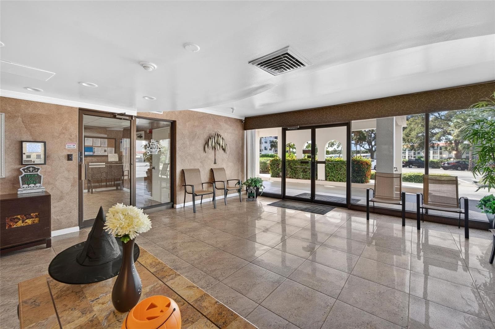 Condominium at 19029 US HIGHWAY 19 N #9-202, CLEARWATER, photo 7 of 57