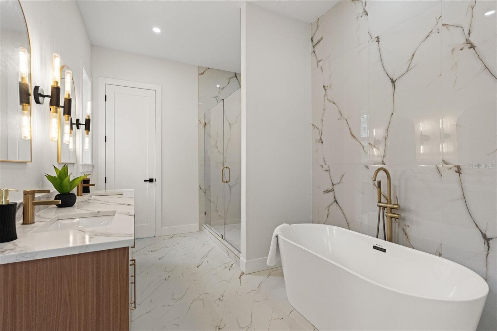 Primary bath with freestanding tub - 10144 HODSON PL, SEMINOLE