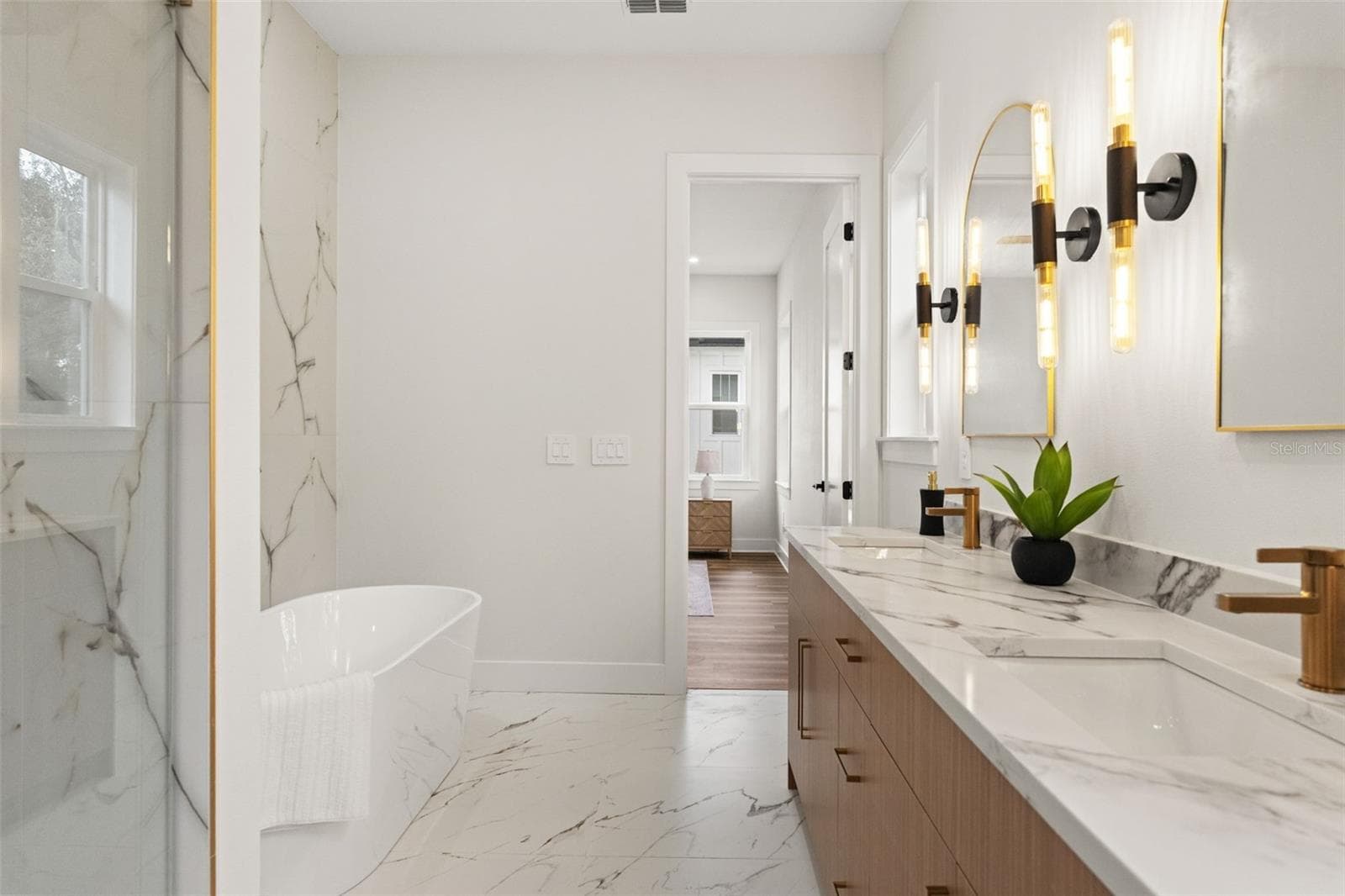 Dual sinks - 10144 HODSON PL, SEMINOLE