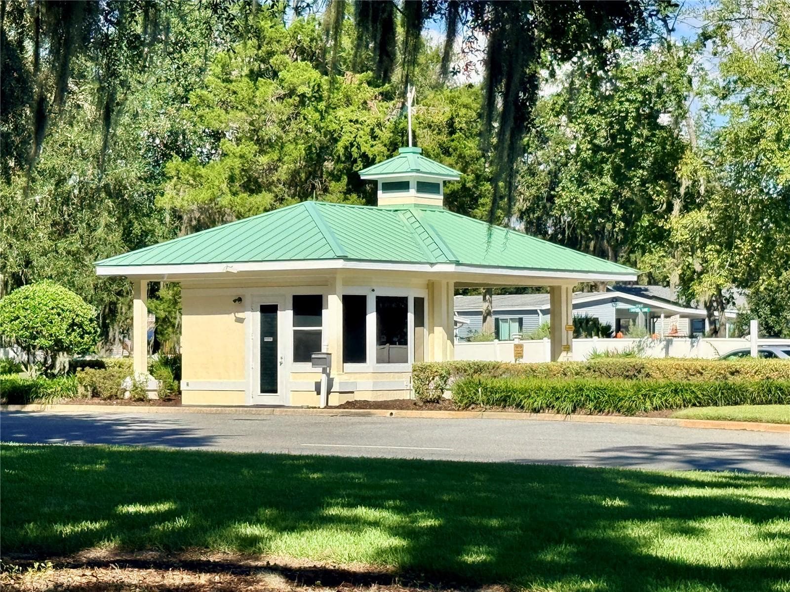Maingate enterance 24 hour guardhouse - 911 GRAND VISTA TRL, LEESBURG