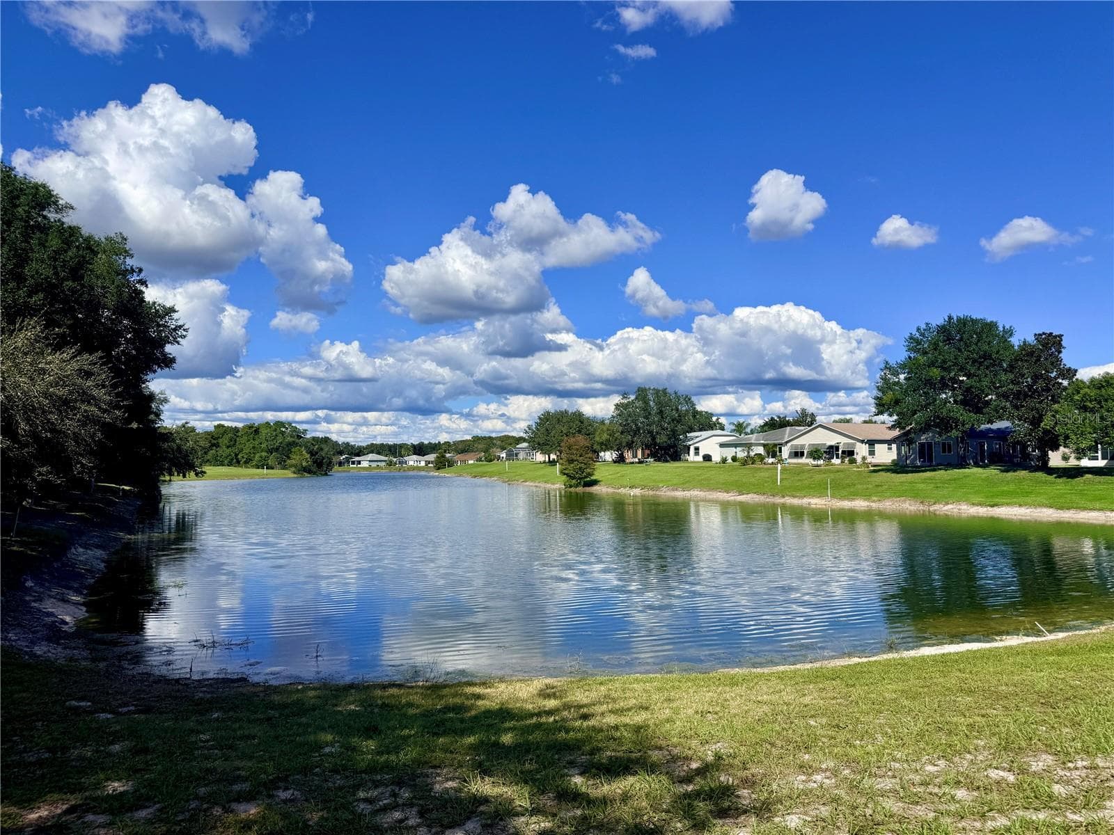 Small lake for fishing! - 911 GRAND VISTA TRL, LEESBURG