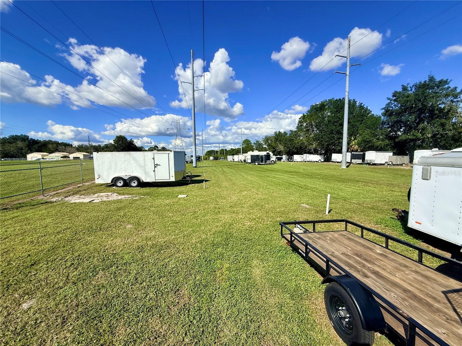 Boat And RV storage - 911 GRAND VISTA TRL, LEESBURG