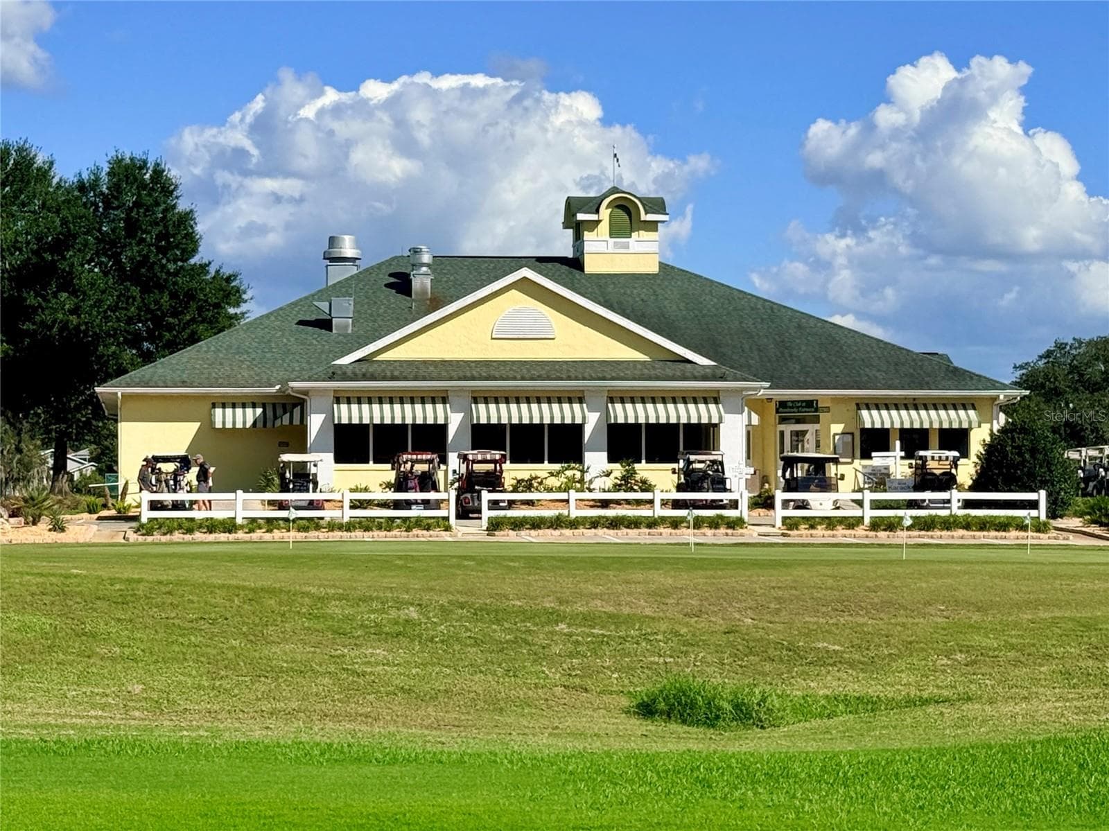 On site restaurant and Proshop - 911 GRAND VISTA TRL, LEESBURG