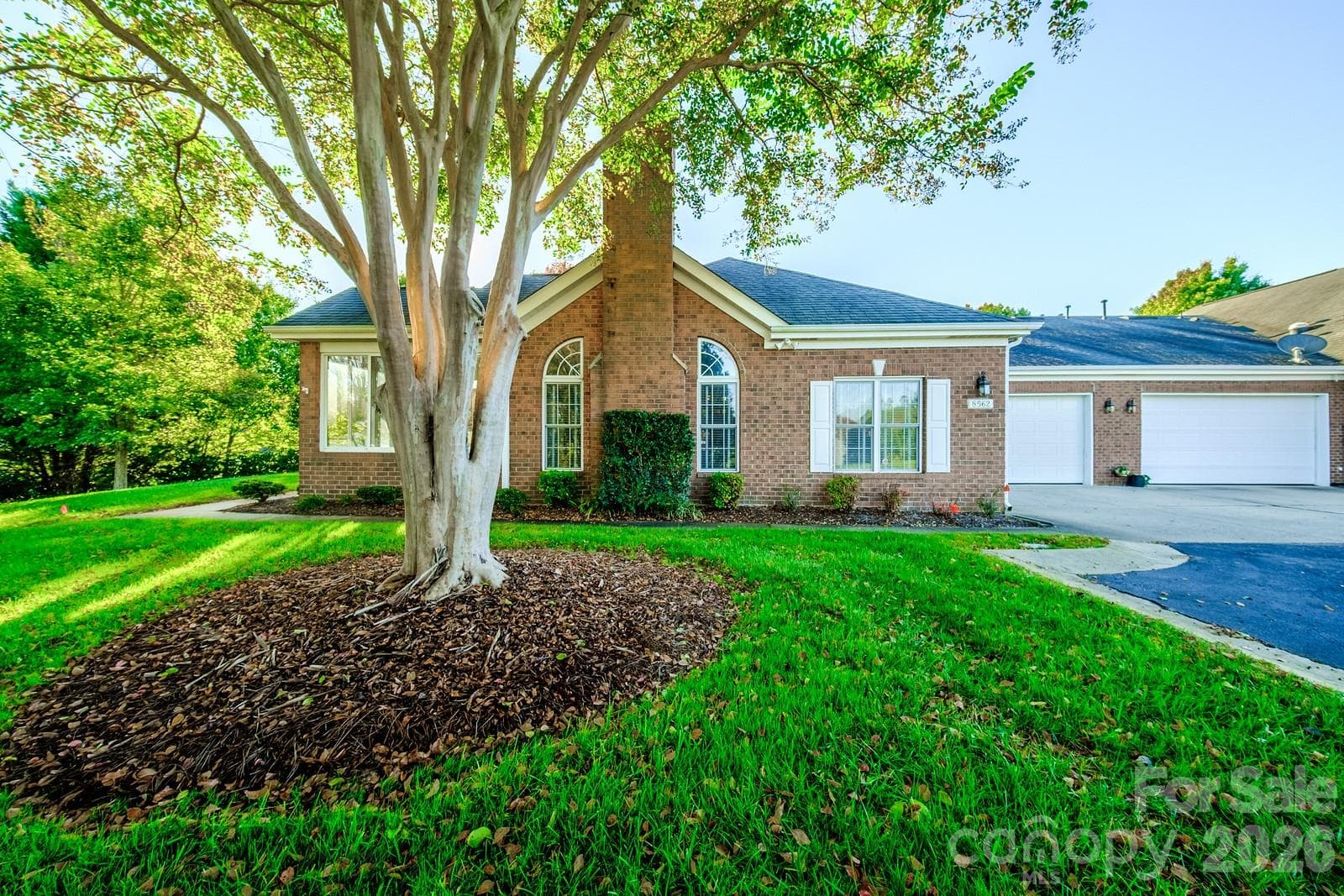 Condominium at 8562 Highland Glen Drive, Charlotte, photo 3 of 24