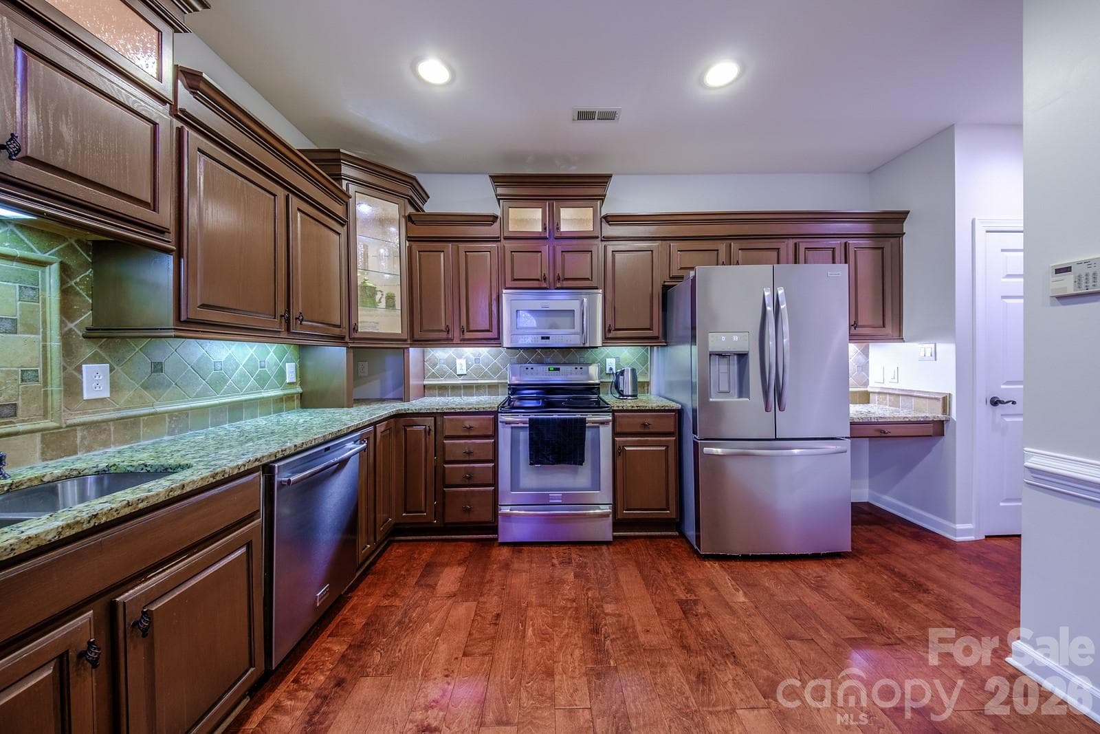 Condominium at 8562 Highland Glen Drive, Charlotte, photo 6 of 24