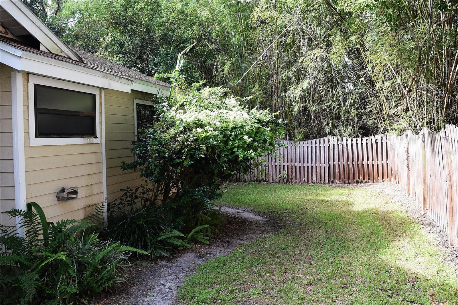 Single Family Residence at 450 CASCADE LN, PALM HARBOR, photo 7 of 24