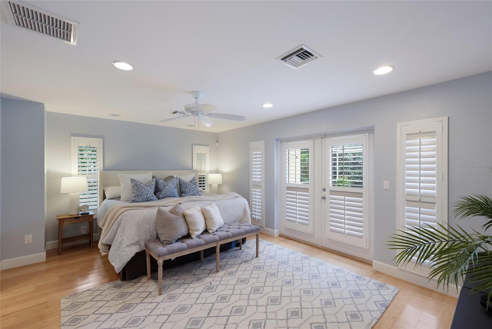 Single Family Residence at 128 S WASHINGTON DR, SARASOTA, photo 4 of 20