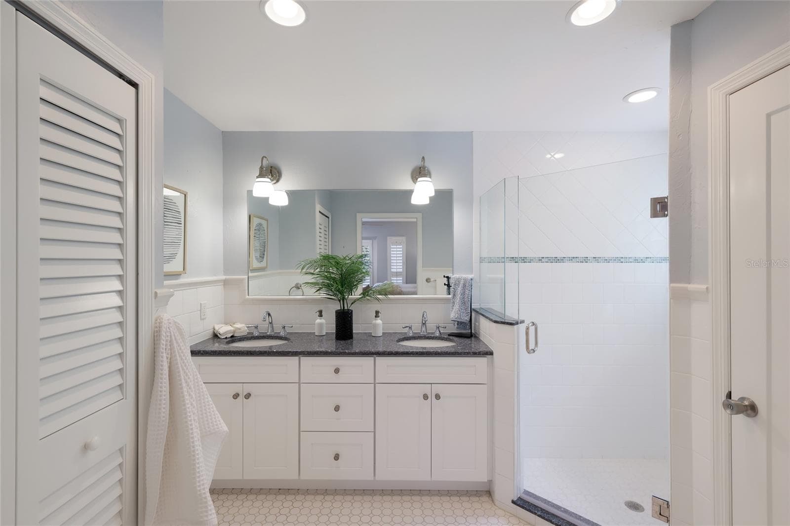 Single Family Residence at 128 S WASHINGTON DR, SARASOTA, photo 12 of 20
