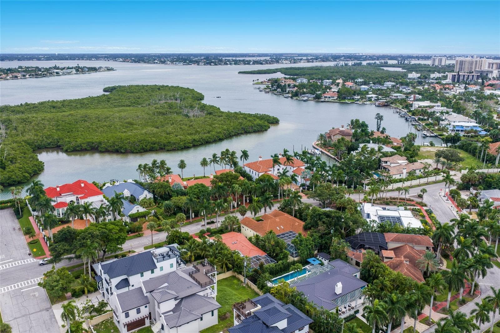 Single Family Residence at 128 S WASHINGTON DR, SARASOTA, photo 16 of 20