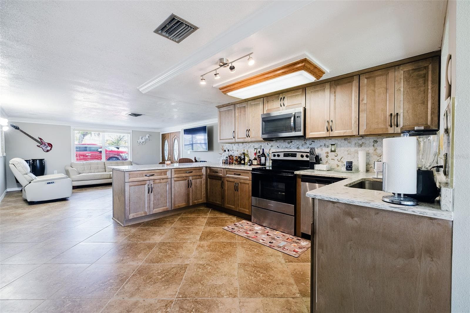 Single Family Residence at 13637 LAGOON DR, HUDSON, photo 9 of 25