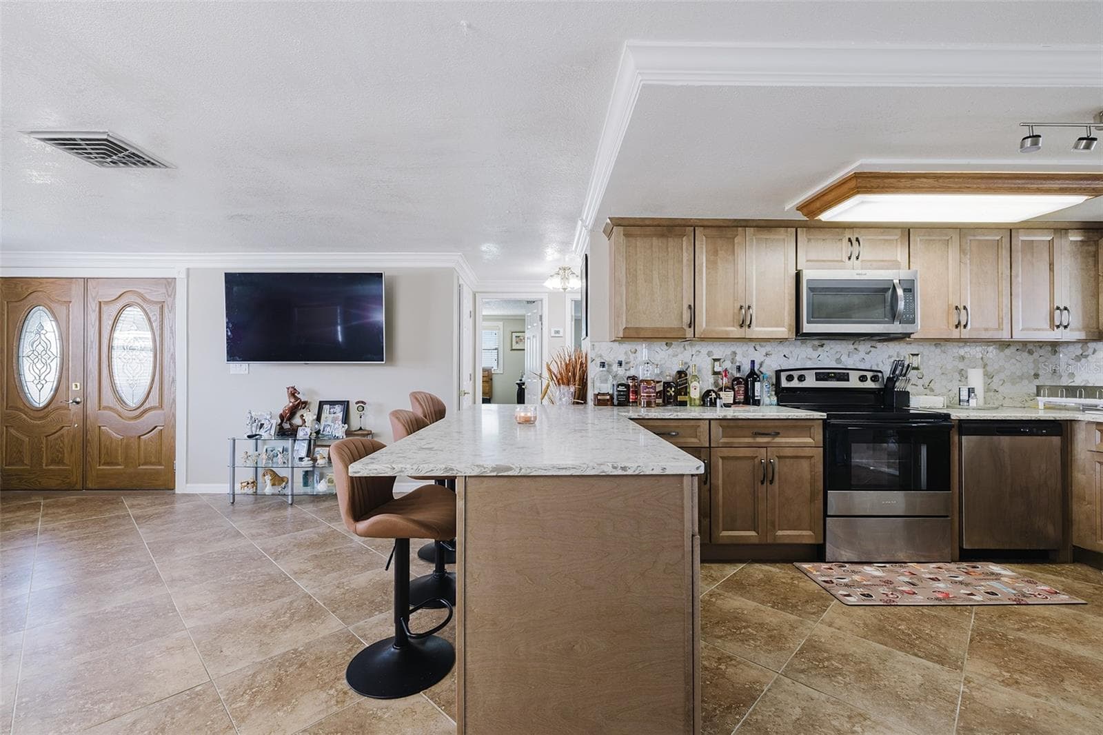 Single Family Residence at 13637 LAGOON DR, HUDSON, photo 11 of 25