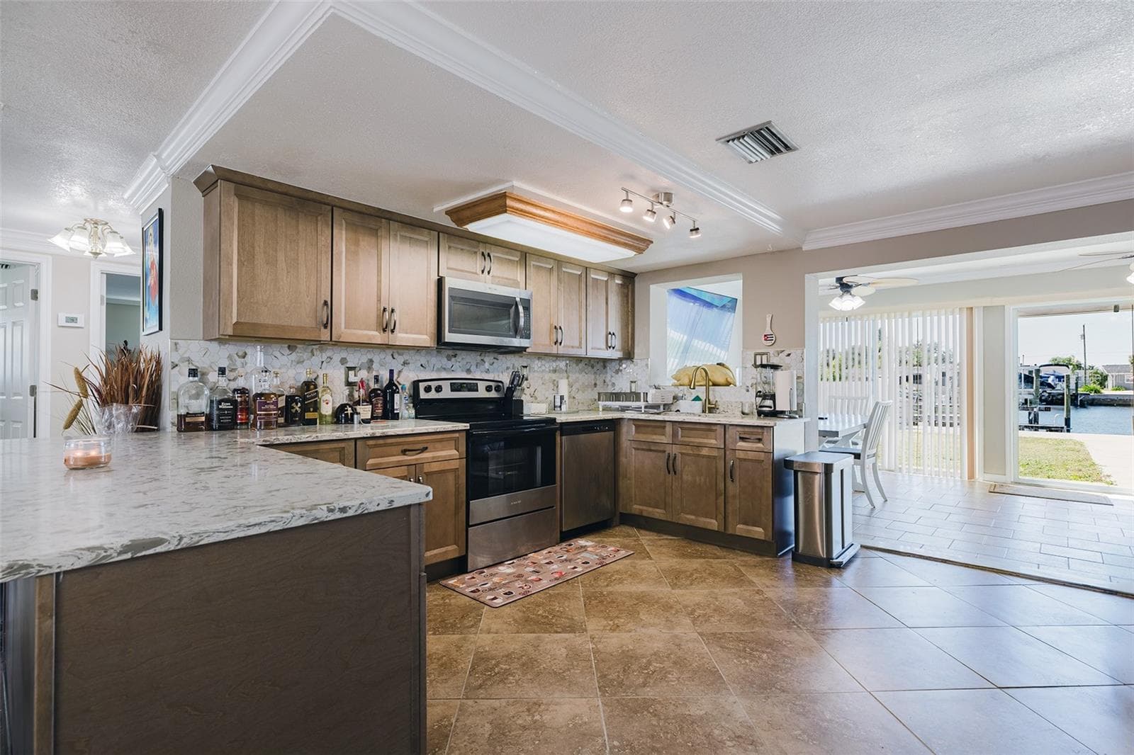 Single Family Residence at 13637 LAGOON DR, HUDSON, photo 13 of 25
