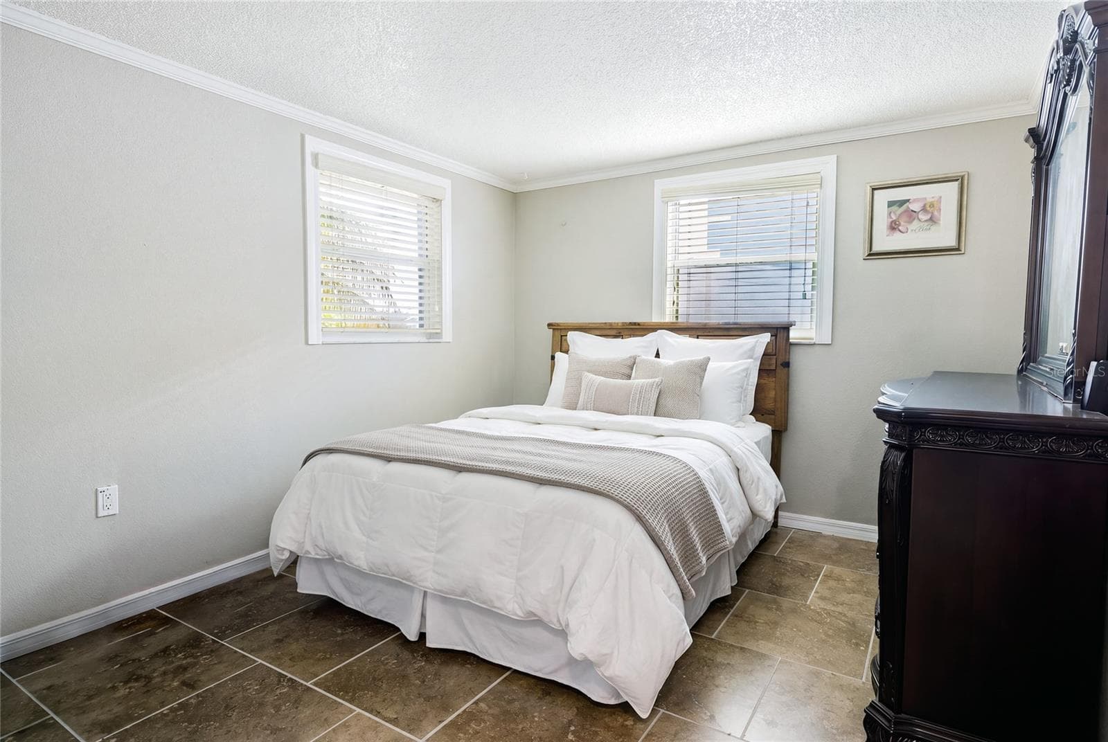 Single Family Residence at 13637 LAGOON DR, HUDSON, photo 15 of 25