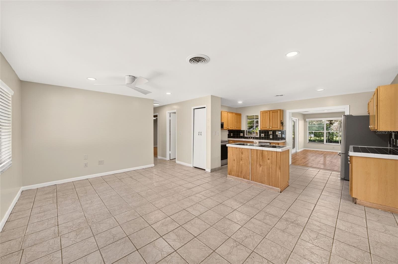 Single Family Residence at 15642 SE 91ST CT, SUMMERFIELD, photo 6 of 43