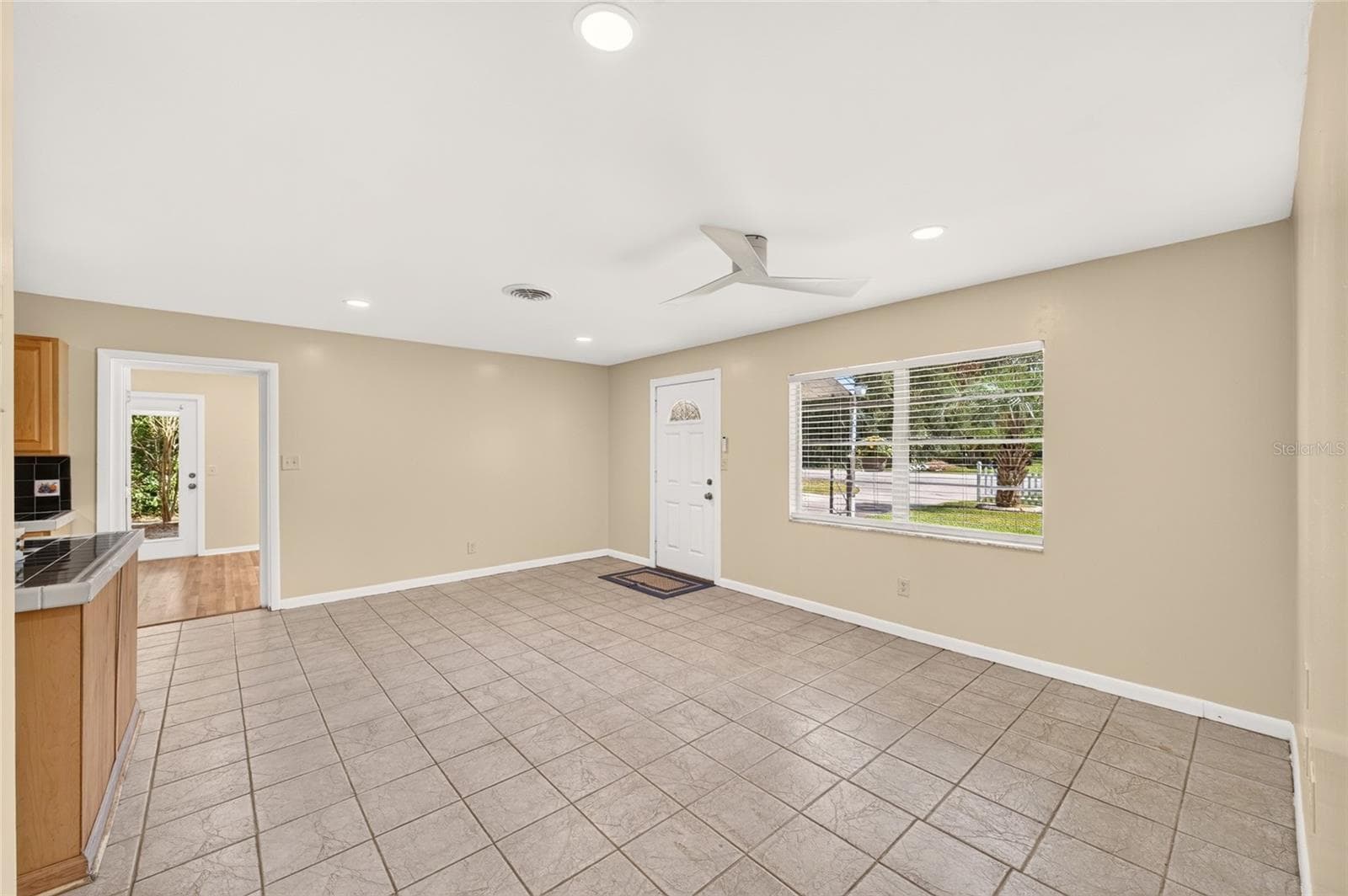 Single Family Residence at 15642 SE 91ST CT, SUMMERFIELD, photo 8 of 43