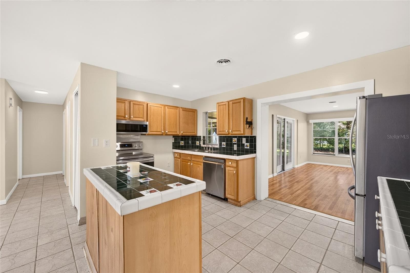 Single Family Residence at 15642 SE 91ST CT, SUMMERFIELD, photo 9 of 43