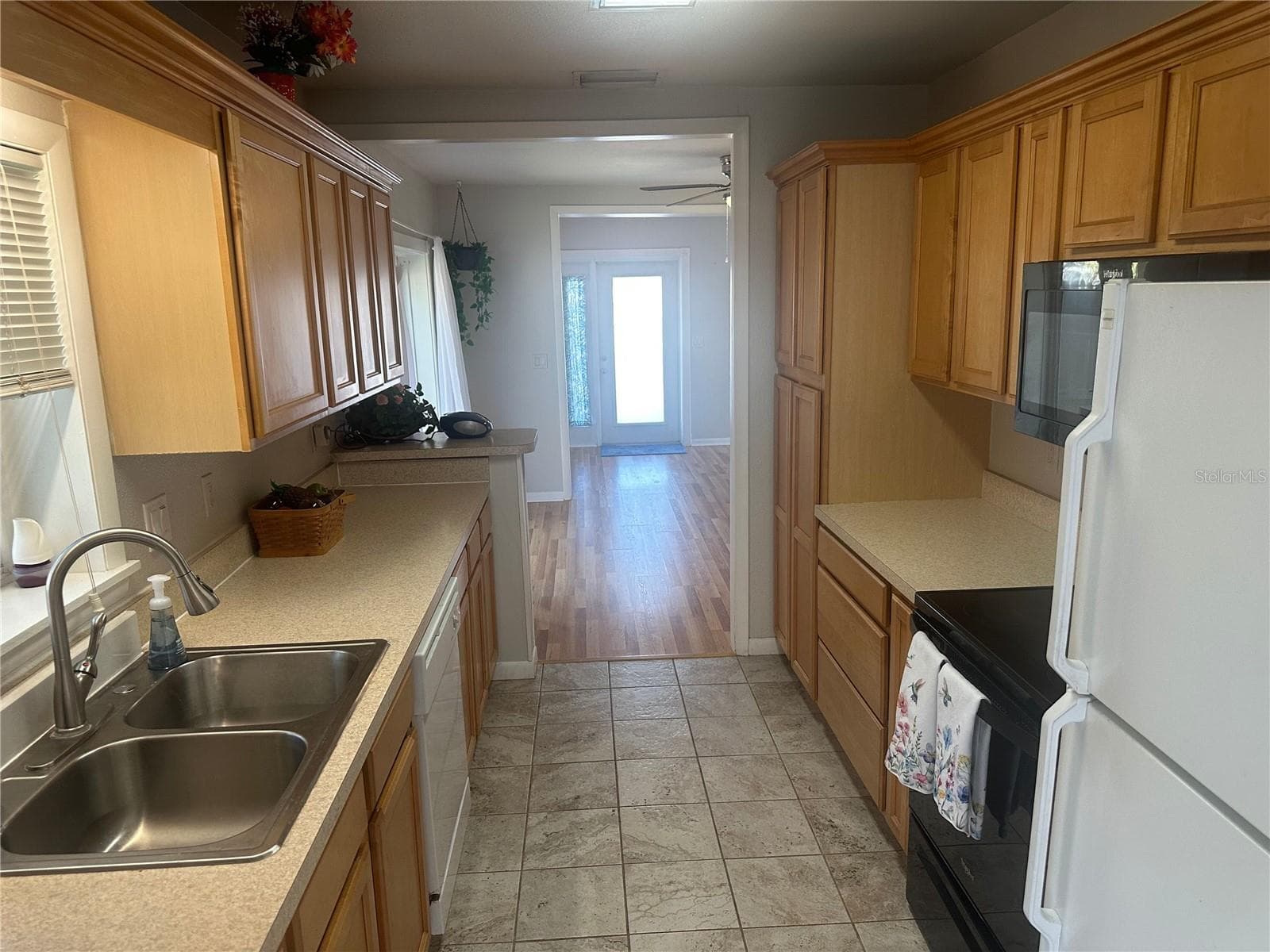 GALLEY KITCHEN - 204 W 36TH ST W, BRADENTON