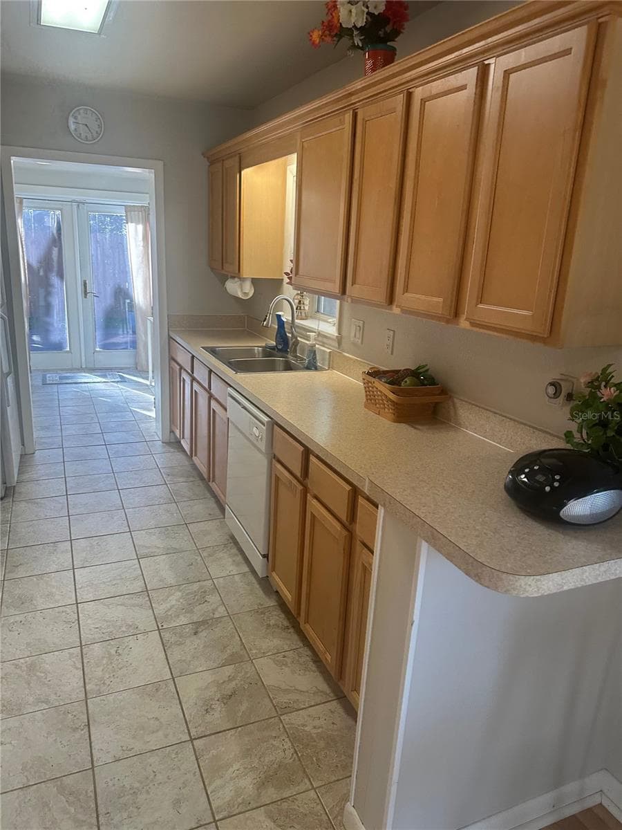 KITCHEN VIEW TO GREAT RM. - 204 W 36TH ST W, BRADENTON
