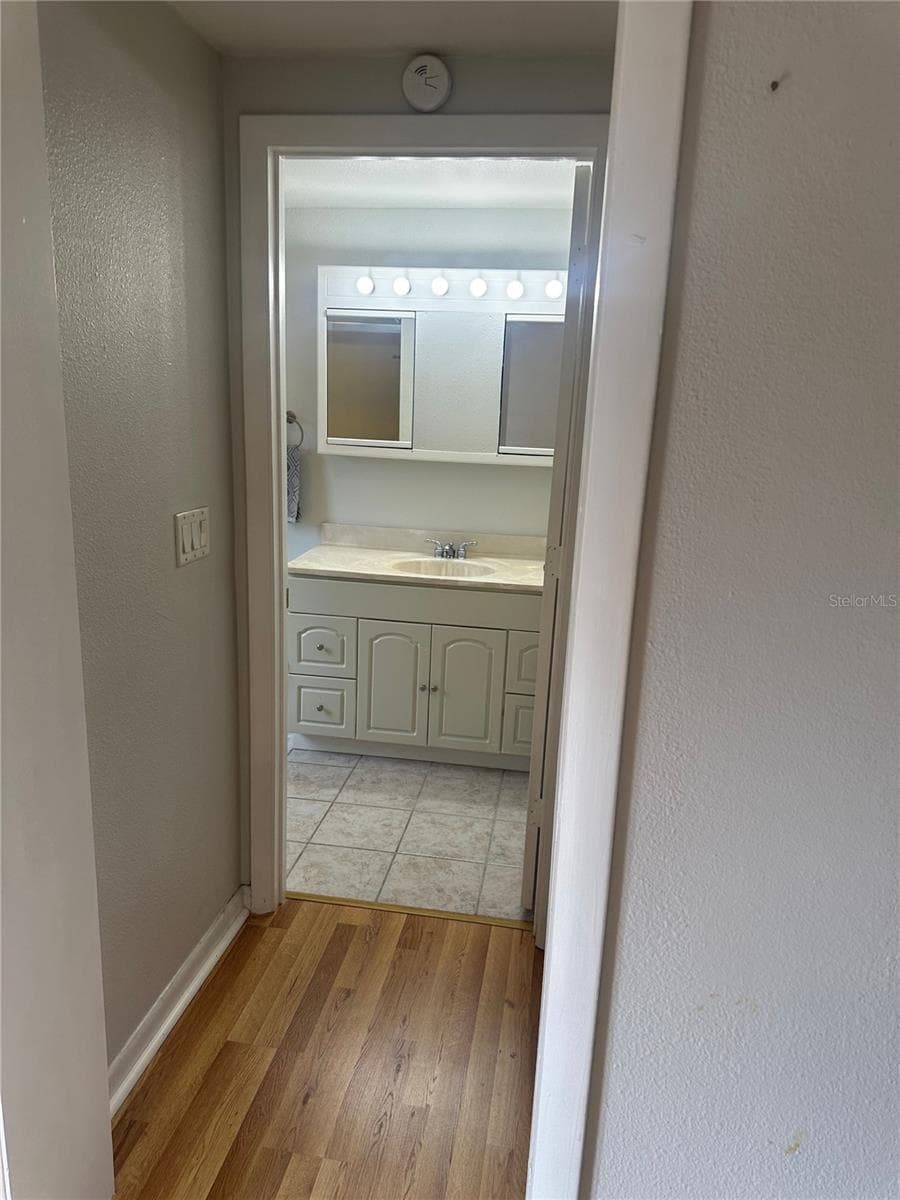 EN SUITE BATHROOM - 204 W 36TH ST W, BRADENTON