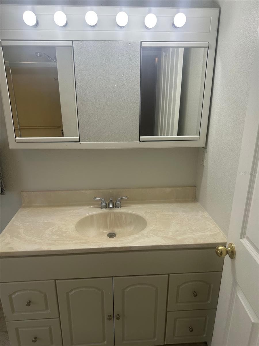 EN SUITE VANITY - 204 W 36TH ST W, BRADENTON