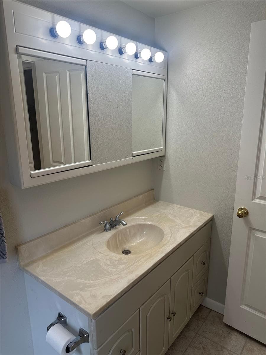 EN SUITE VANITY - 204 W 36TH ST W, BRADENTON