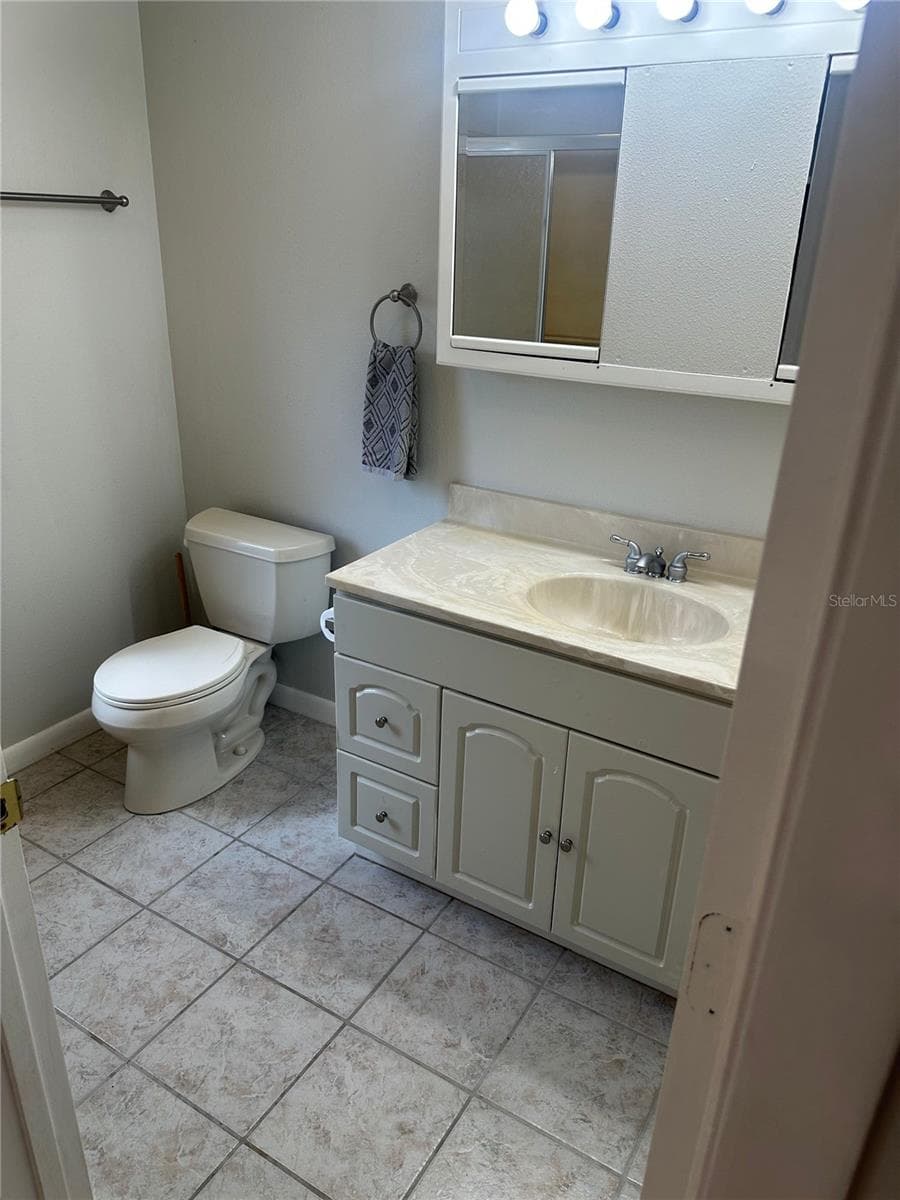 EN SUITE BATH - 204 W 36TH ST W, BRADENTON