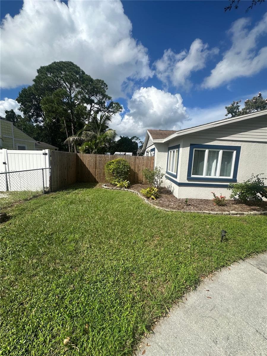 SE CORNER OF PROPERTY - 204 W 36TH ST W, BRADENTON