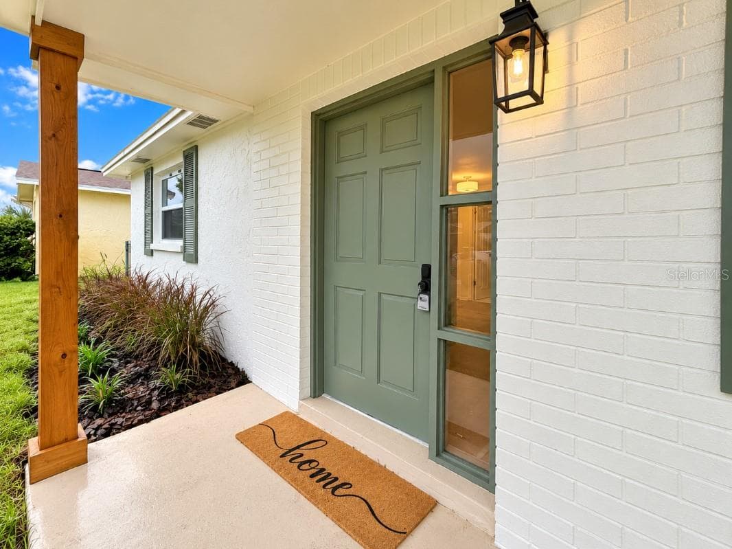 Single Family Residence at 10032 KINGSWOOD LN, PORT RICHEY, photo 2 of 18