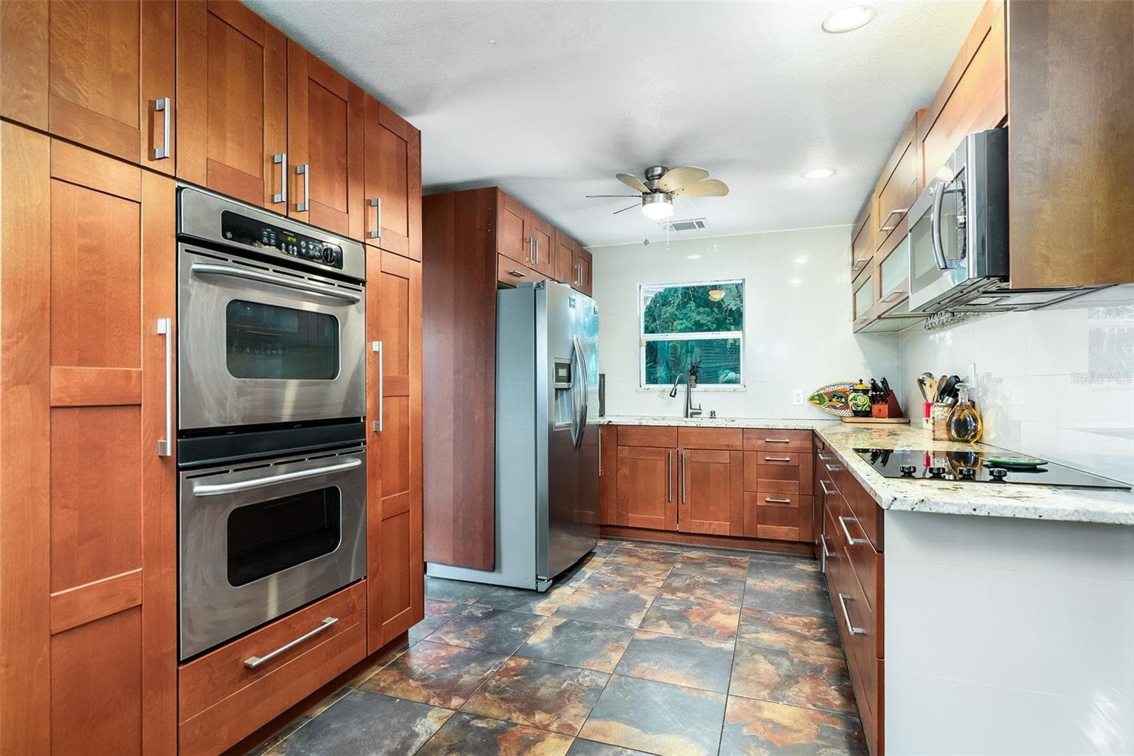 Single Family Residence at 1036 DELANEY AVE, ORLANDO, photo 9 of 31