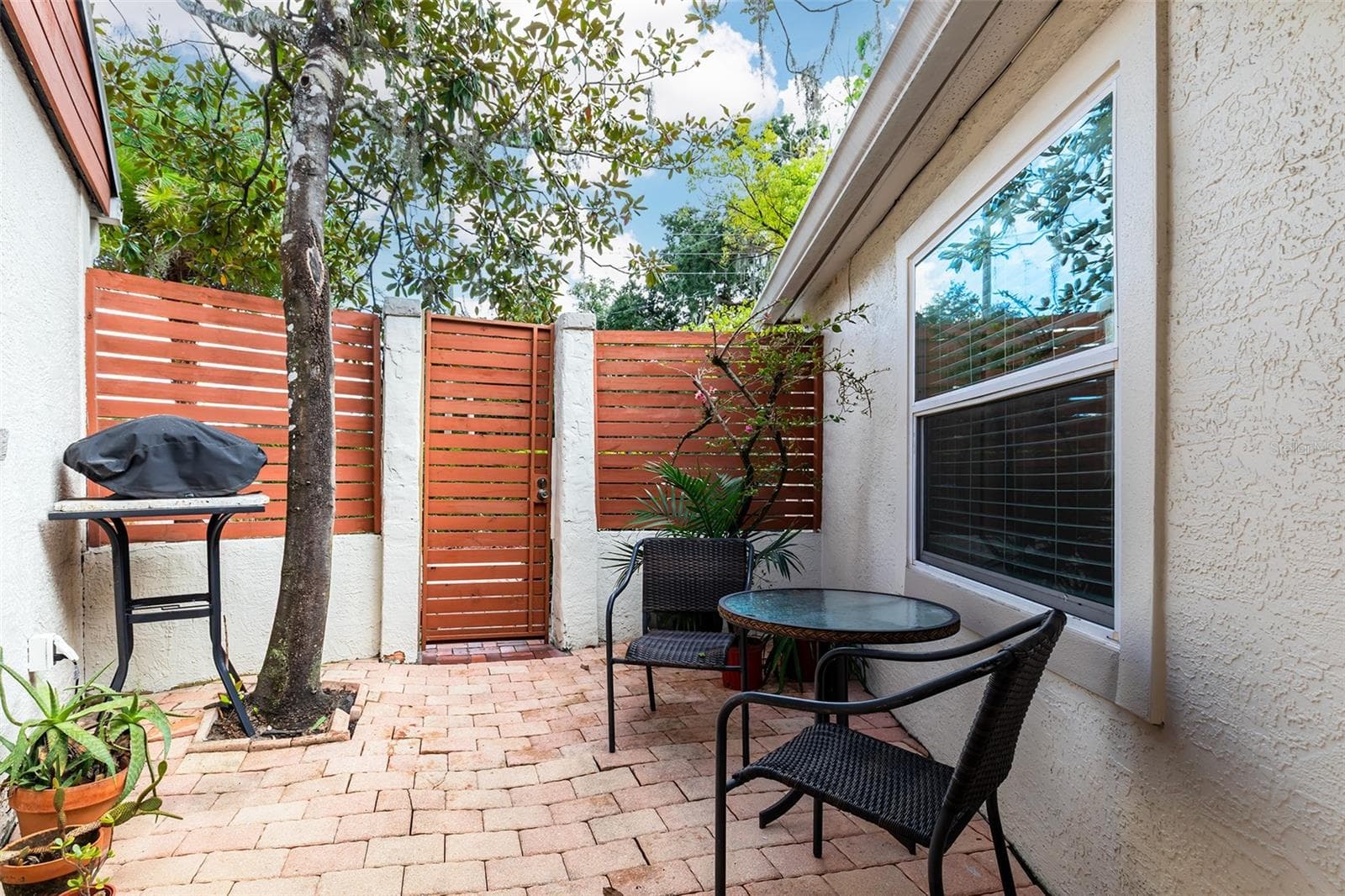Private courtyard right outside the In-Law Quarter - 1036 DELANEY AVE, ORLANDO