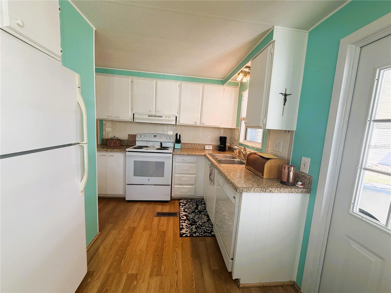 Mobile Home at 353 HAWTHORNE BLVD, LEESBURG, photo 5 of 37